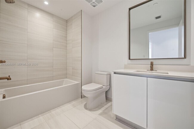 Building Photo - 2678 Tigertail Ave