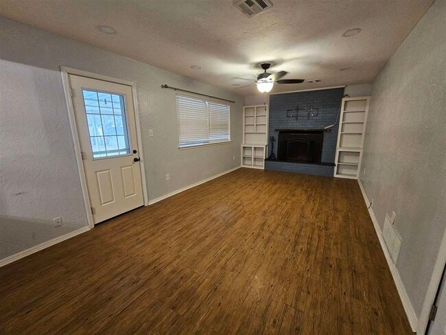 Building Photo - 5418 NW Cottonwood Dr