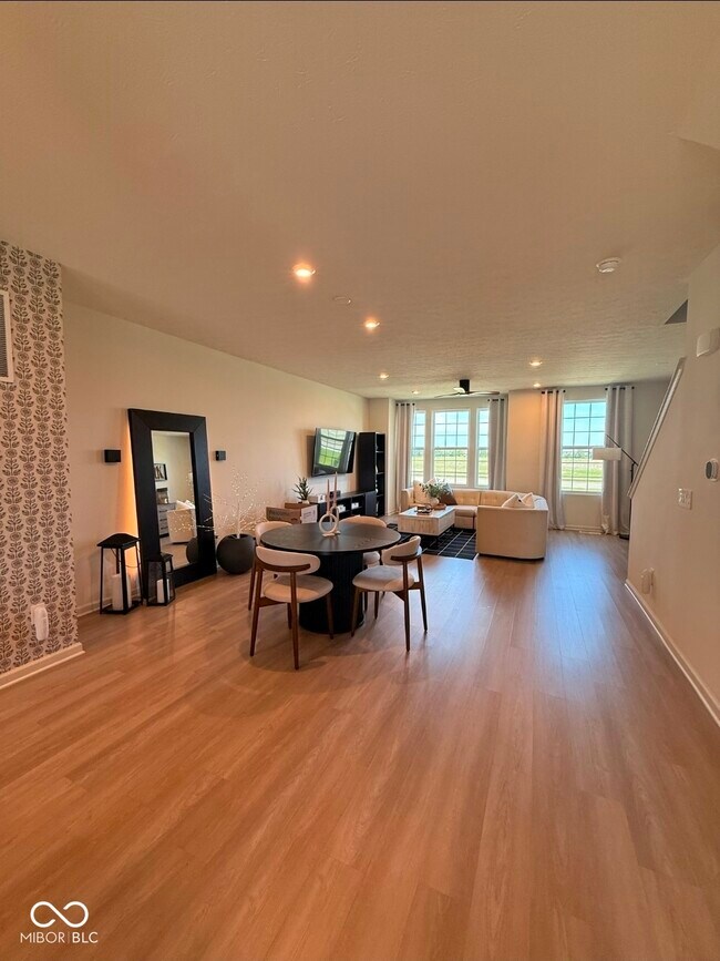 Building Photo - 1728 Blenker Dr