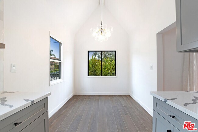 Building Photo - 449 S Citrus Ave