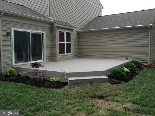 Building Photo - 2693 Maple Ridge Dr