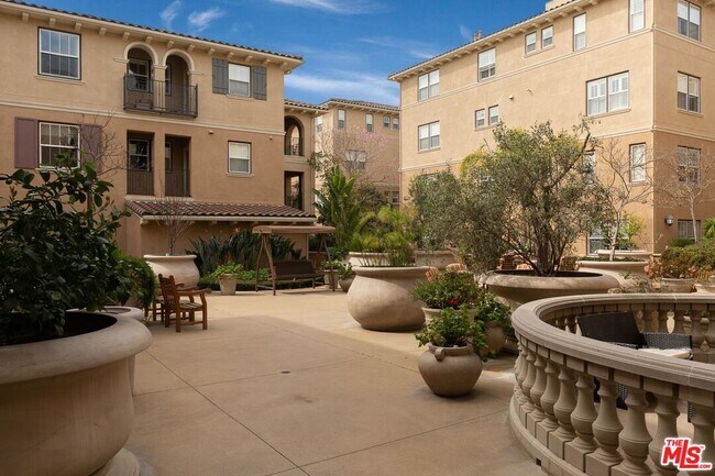 Building Photo - 13080 Pacific Promenade