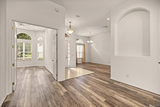 Building Photo - 1125 W Beagle Run Loop