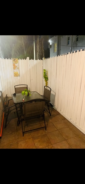 Building Photo - 3680 Oak Ave