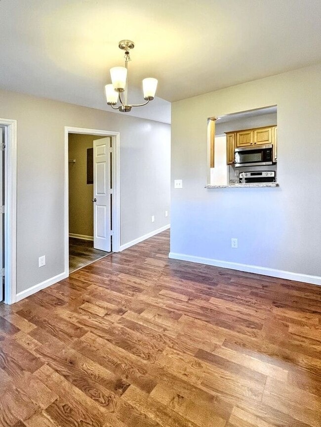 Building Photo - 3-Bedroom Home with Convenient Access to N...