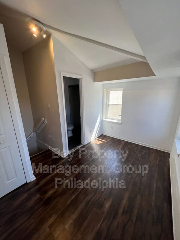 Building Photo - 1037 Crease St