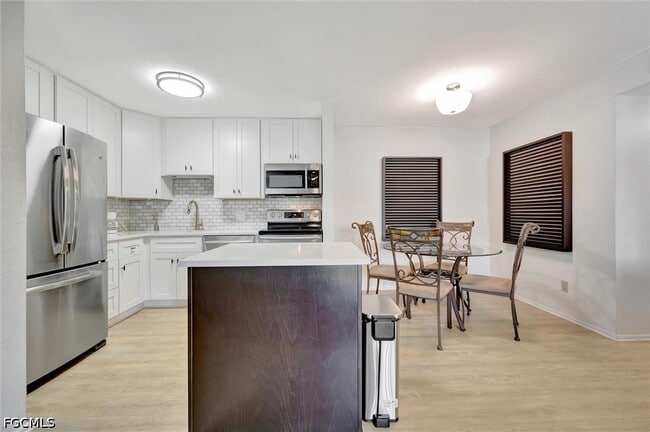 Building Photo - 8110 S Woods Cir