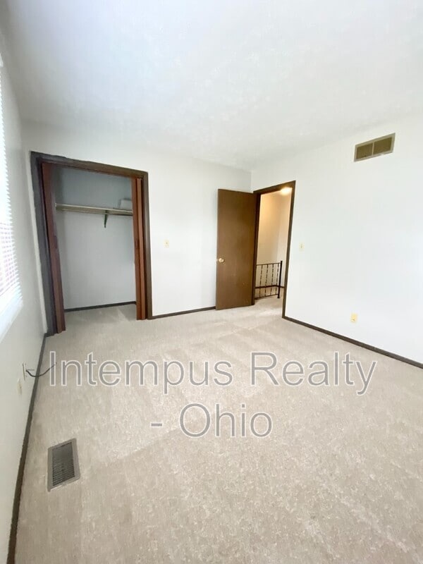 Building Photo - 718 W Light St