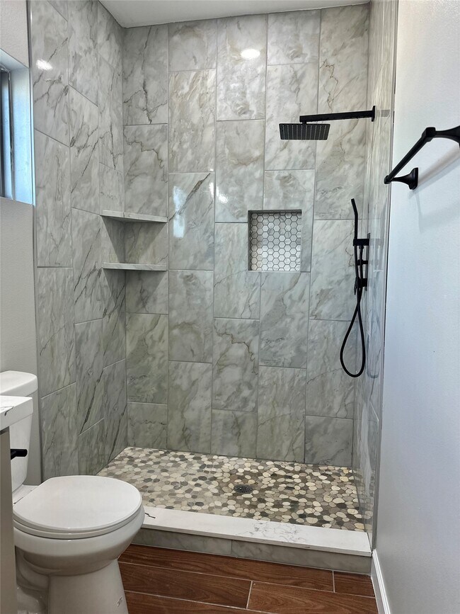 Building Photo - 8321 Coma St