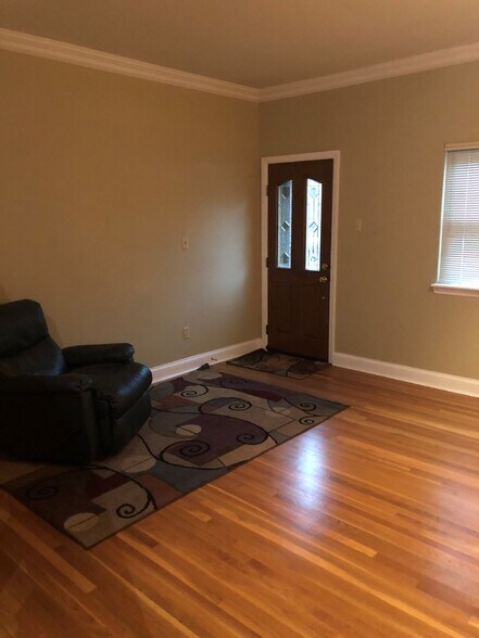 Living Room - 2814 Sarah St