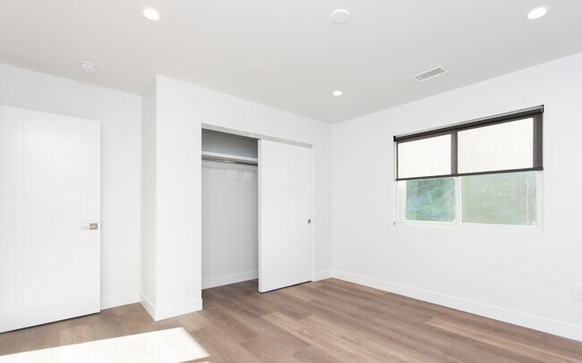 Building Photo - DunstanSt - 2270
