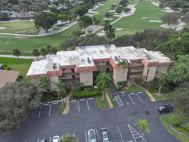 Building Photo - 200 Jacaranda Country Club Dr