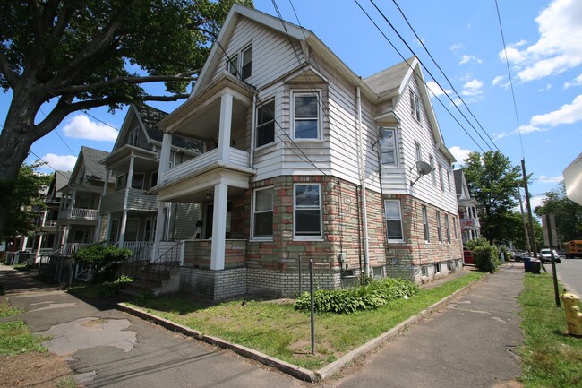 Building Photo - No DEPOSIT! Beautiful 2 bedroom