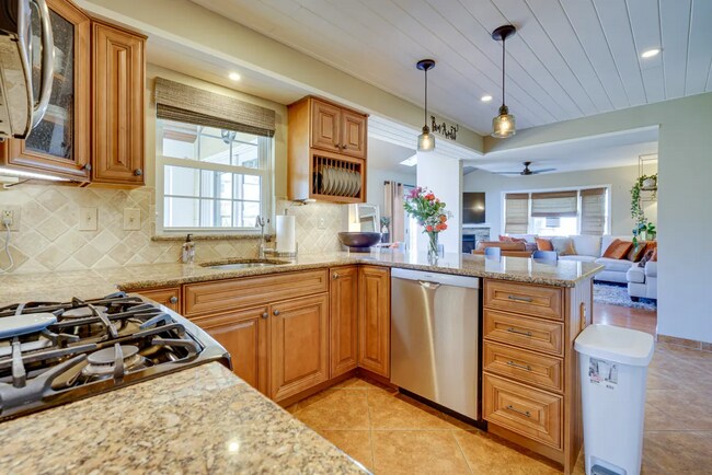 Kitchen - 151 Rambling Rd