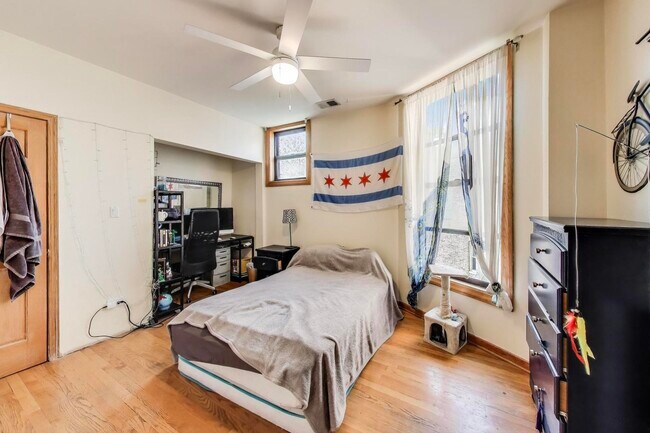 Building Photo - 4553 S Ellis Ave