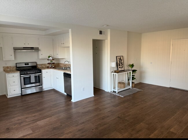 Building Photo - Castilian Park Apartments