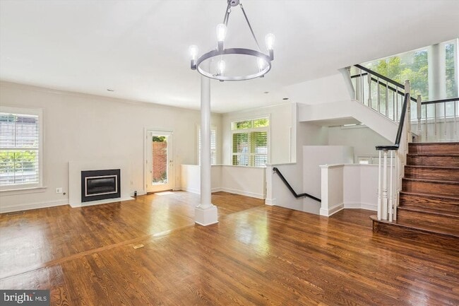 Building Photo - 1596 N Colonial Terrace