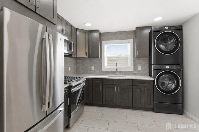 Building Photo - 19 Evelyn Ct