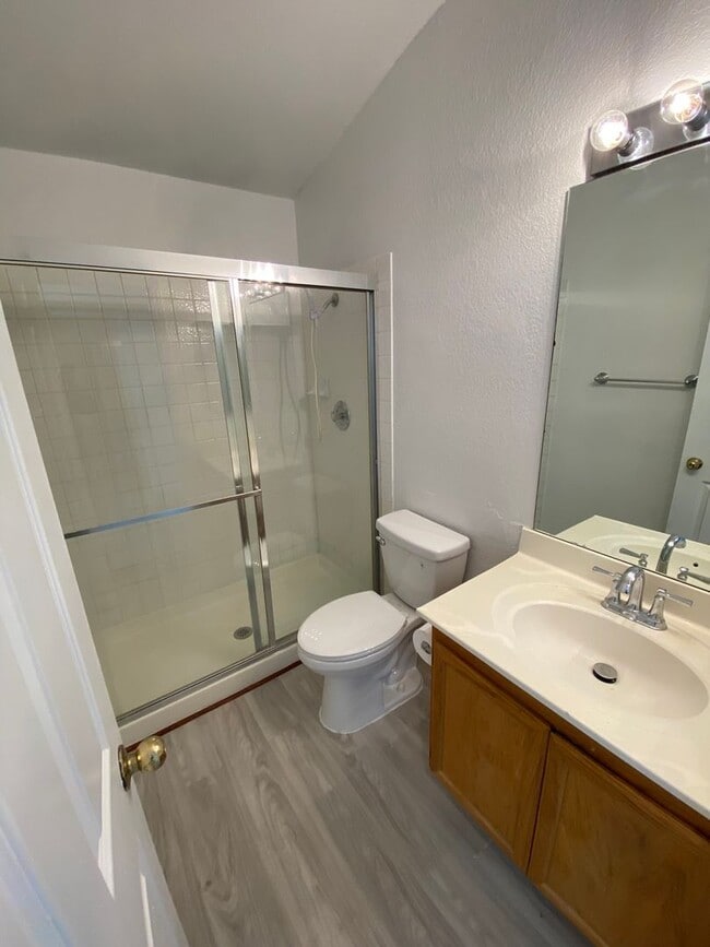 Building Photo - Americana Property Mgmt - Condo 2b - 2b in...