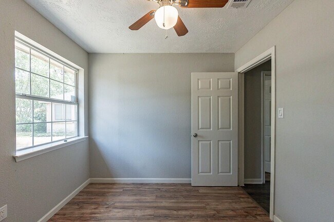 Building Photo - 2721 Carson Dr