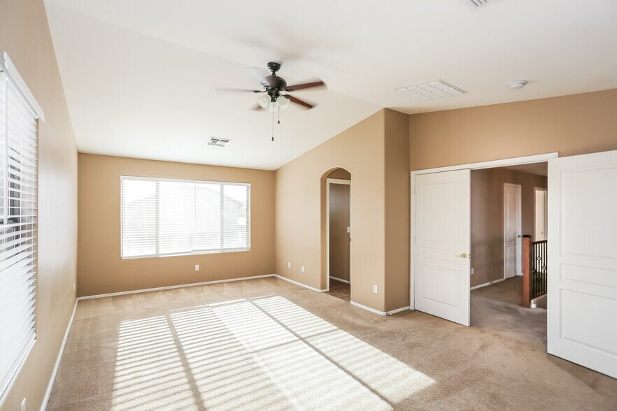 Building Photo - 6830 S 44th Ln