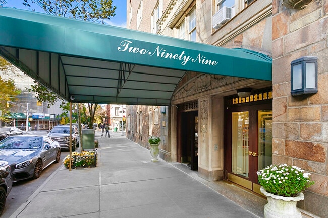 Building Photo - 299 W 12th St