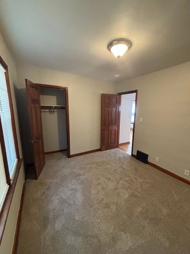 Building Photo - Charming 3-Bedroom in the Heart of Riverwest