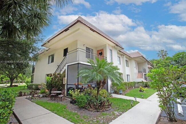 Building Photo - 405 Lakeview Dr