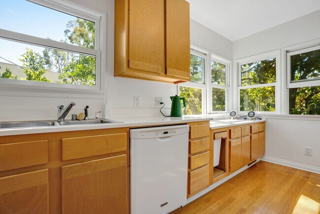 Building Photo - Charming Mid-Century Home for Lease in Pasadena’s San Rafael Hills