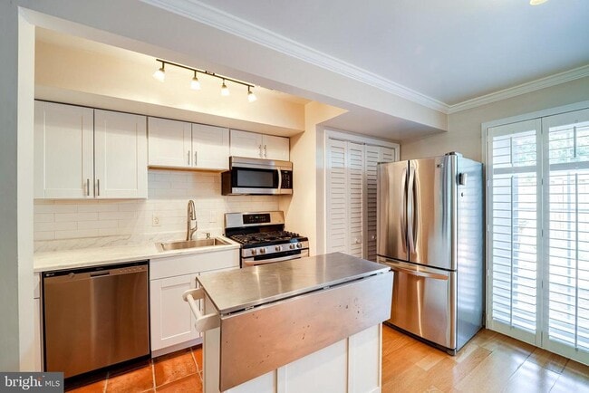 Building Photo - 1317 Queen St