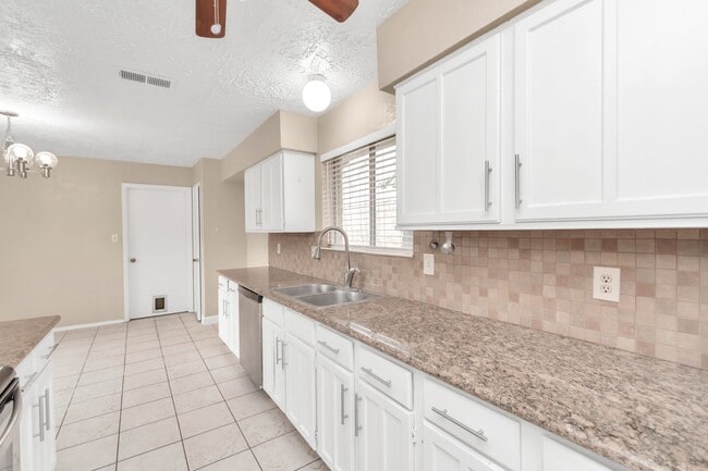 Building Photo - 13411 Splintered Oak Dr