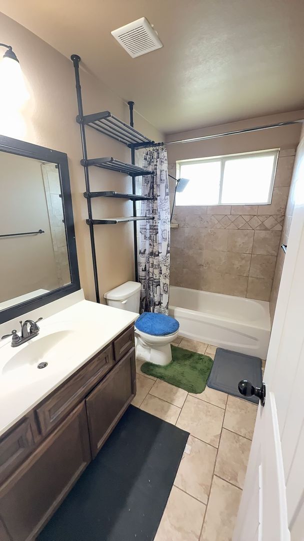 Building Photo - 3-bedroom 2-bathroom house!  HOUSING ACCEPTED! MANY ITEMS INCLUDED!