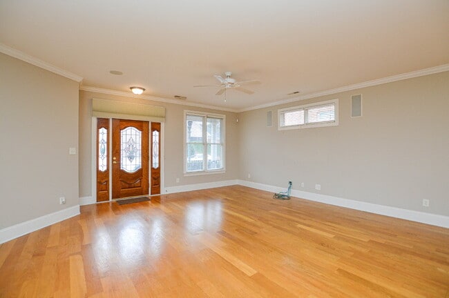 Building Photo - 986 Blakeley Walk