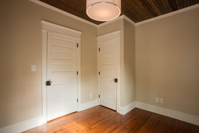 Building Photo - 2018 Englewood Ave