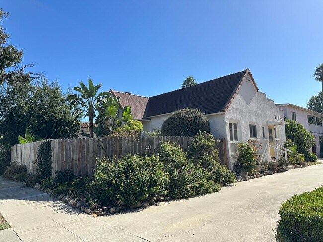 Building Photo - 213-223 Los Aguajes Ave