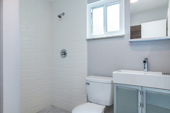 Building Photo - 4717 W Leila Ave