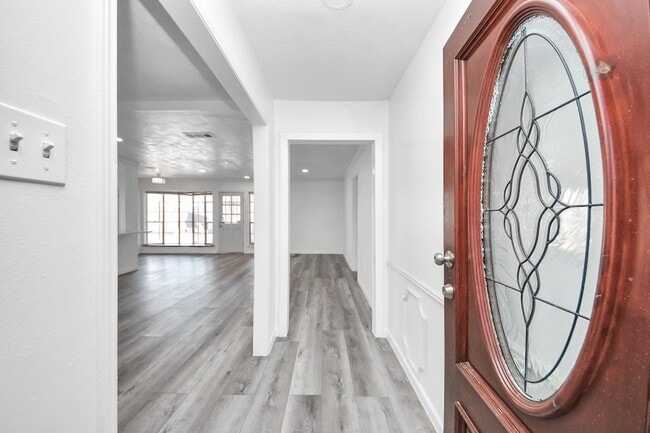 Building Photo - 8011 La Roche Ln