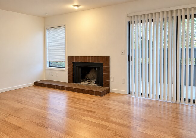 Building Photo - 3160 Eastwood Ct