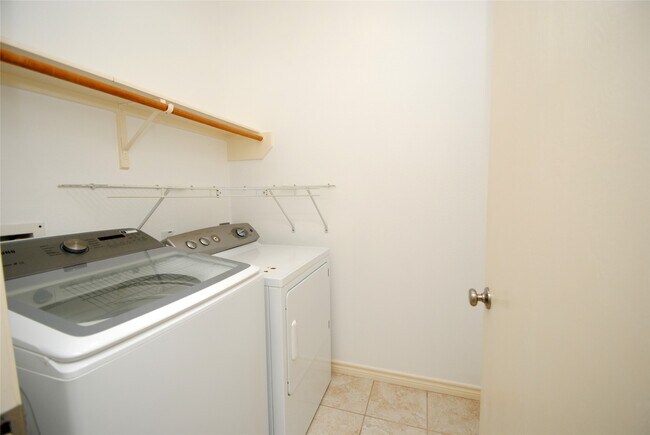 Building Photo - 18410 Fair Grange Ln