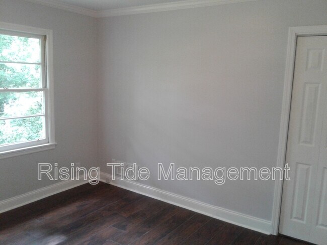 Building Photo - 948 Hickory Dr