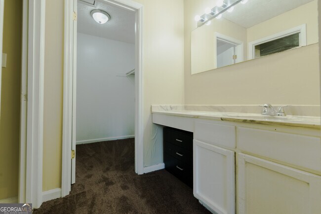 Building Photo - 8564 Creekwood Way