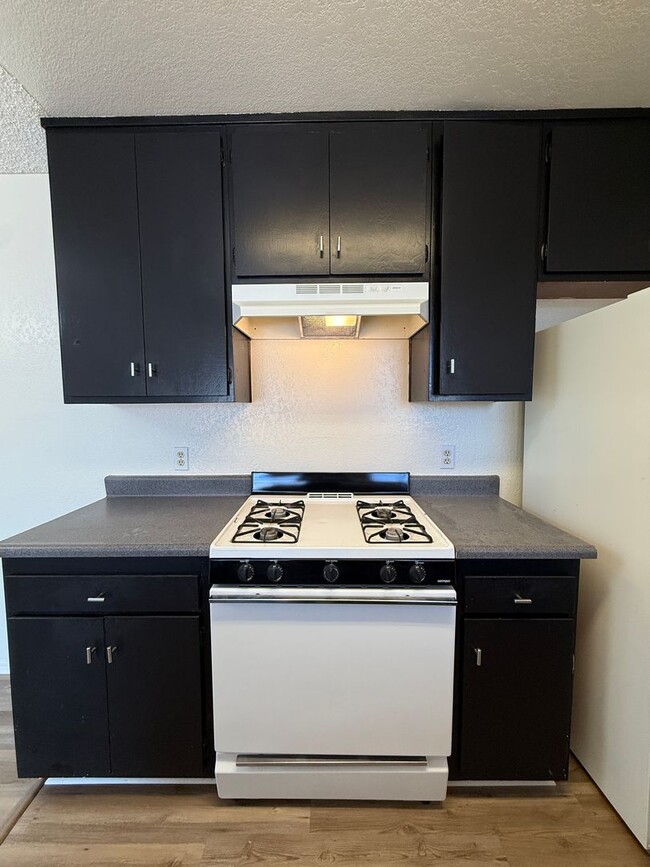 Building Photo - Quail Meadows Upstairs Condo with Easy Access to 101 Frwy/VSFB