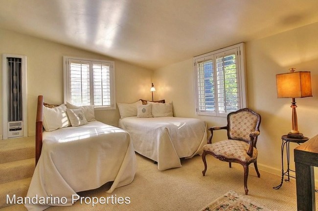 Building Photo - 4395 Via Esperanza