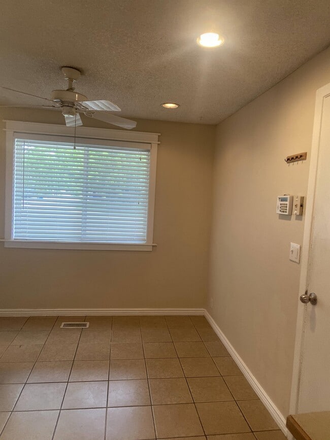 Building Photo - 3298 N Clayton Pl