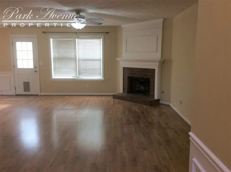 Building Photo - Room in House on Evanston Ct