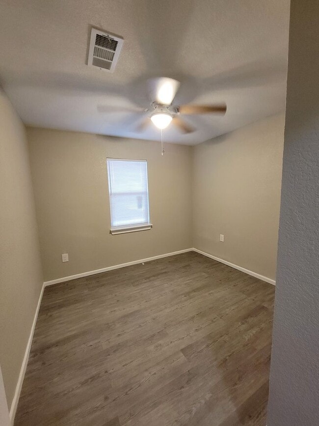 Building Photo - Recently Updated 3 Bed 2 Bath in Gun Barre...