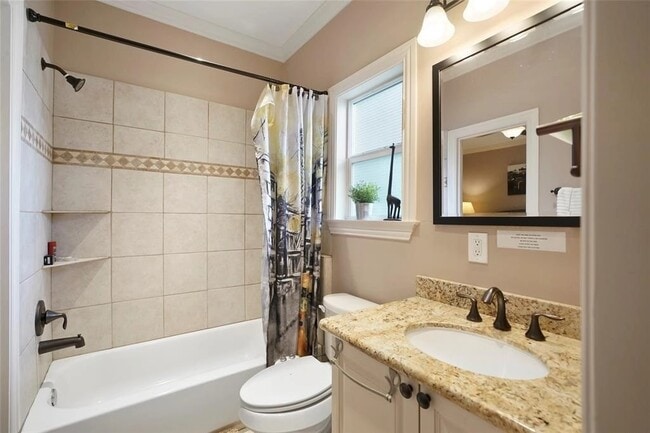 Building Photo - 1420 E 31st St