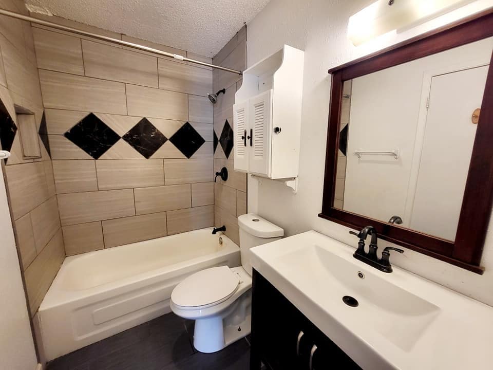 Building Photo - 4016 Eastridge Dr