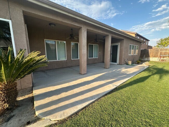 Building Photo - Southwest 4 bedroom