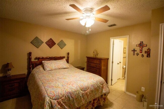 Building Photo - 811 E Stonegate Dr